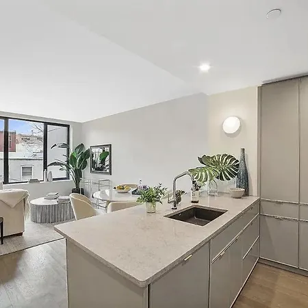 194-4C Stylish 3Br 2Ba Washer-Dryer Rooftop